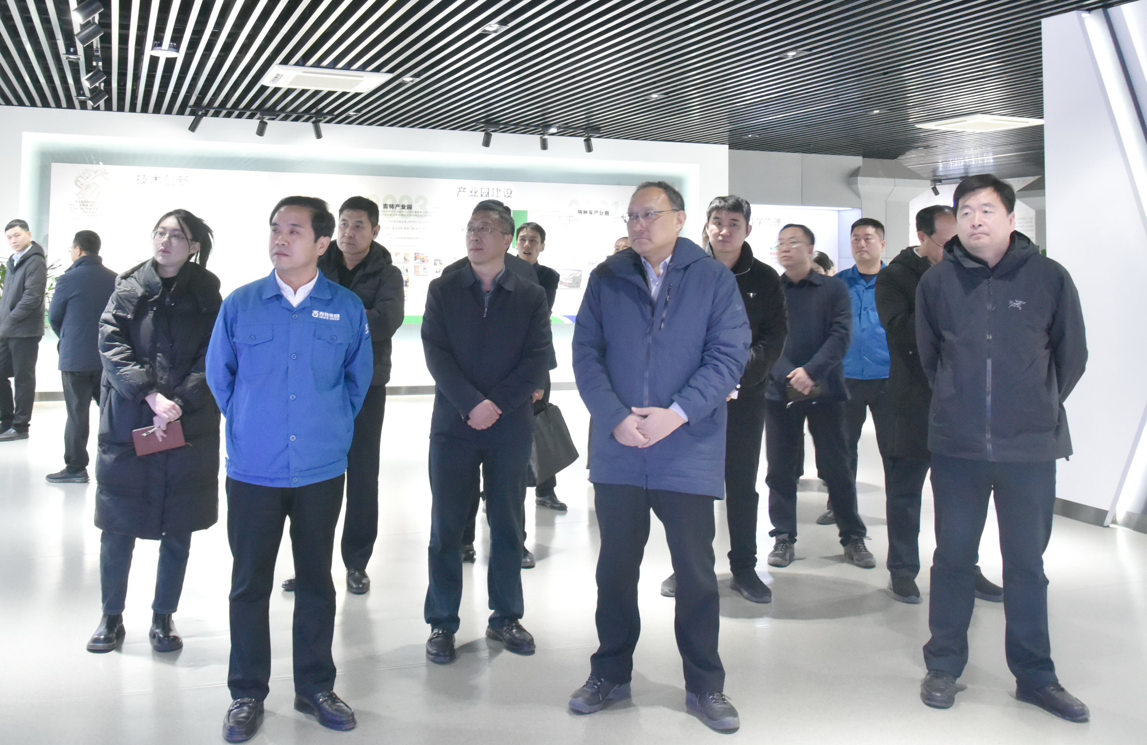 青岛市委社会事情部向导一行莅临凤凰联盟视察指导党建事情